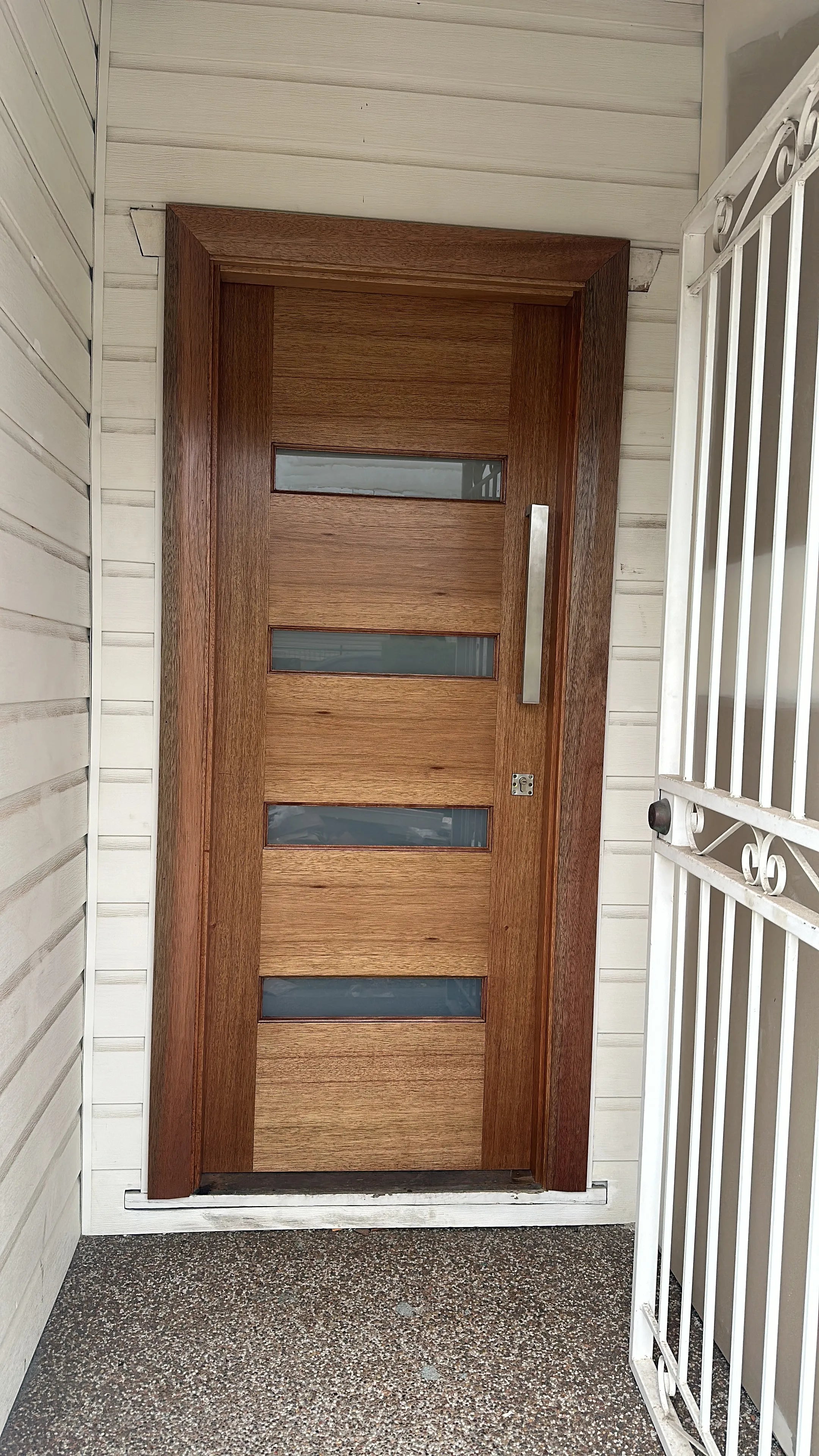 4H door varnished and installed with mortice lock and matching pull handle in Sydney.