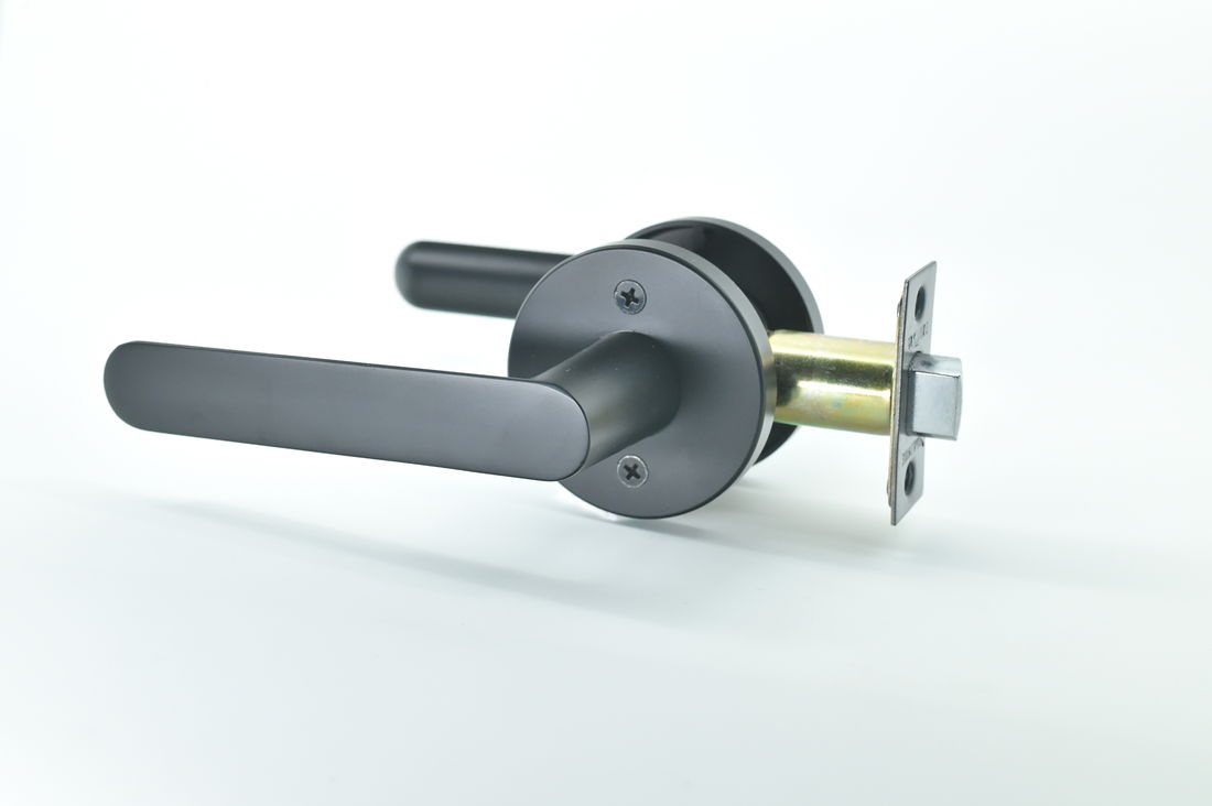 Reverse side of Mila black door handle
